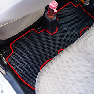 Коврики на Toyota Vitz II 2005 - 2010 в Кирове