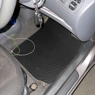 Коврики на Toyota Vitz I 1998 - 2005 в Кирове Коврики на Toyota Vitz I 1998 - 2005 в Кирове