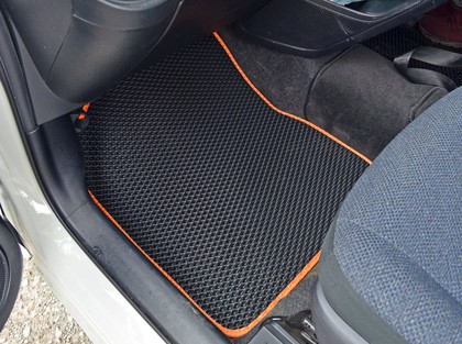 Коврики на Toyota Sienta II 2015 - 2022 в Кирове