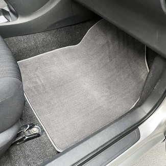 Коврики на Toyota Auris I 2006 - 2012 в Кирове
