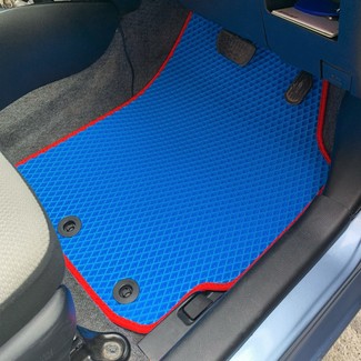 Коврики на Toyota Vitz III 2010 - 2020 в Кирове