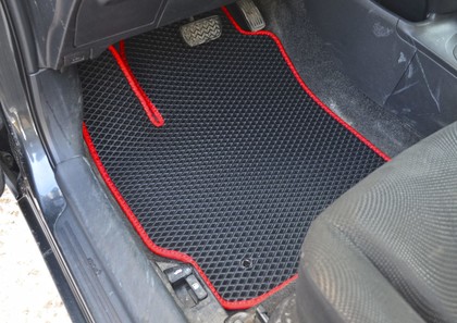 Коврики на Toyota Yaris II 2005 - 2011 в Кирове