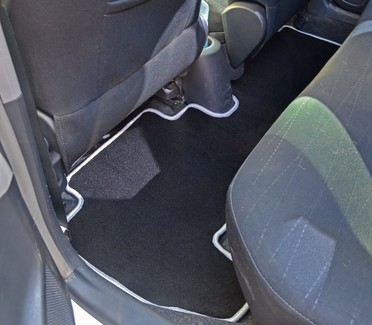 Коврики на Toyota Yaris II 2005 - 2011 в Кирове