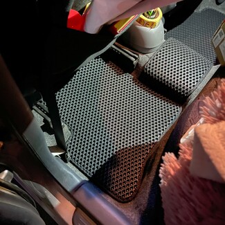 Коврики на Toyota Vitz I 1998 - 2005 в Кирове Коврики на Toyota Vitz I 1998 - 2005 в Кирове