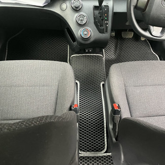 Коврики на Toyota Sienta II 2015 - 2022 в Кирове