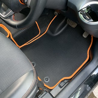 Коврики на Toyota Sienta II 2015 - 2022 в Кирове
