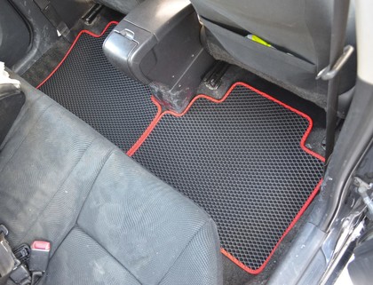 Коврики на Toyota Yaris II 2005 - 2011 в Кирове