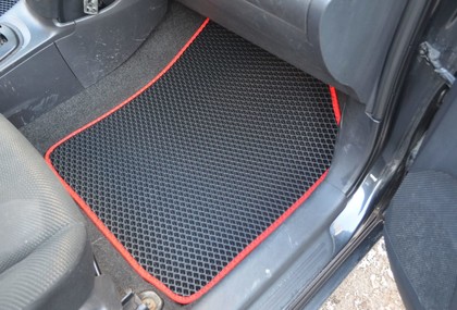 Коврики на Toyota Yaris II 2005 - 2011 в Кирове