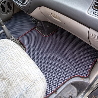 Коврики на Mitsubishi Space Gear 1994 - 2007 в Кирове