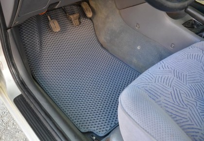 Коврики на Toyota Avensis I 1997 - 2002 в Кирове