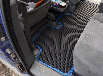 Коврики на Mazda MPV II 1999 - 2006 в Кирове