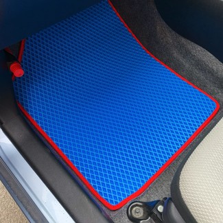 Коврики на Toyota Vitz III 2010 - 2020 в Кирове