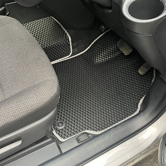 Коврики на Toyota Sienta II 2015 - 2022 в Кирове