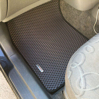 Коврики на Toyota Vitz I 1998 - 2005 в Кирове Коврики на Toyota Vitz I 1998 - 2005 в Кирове